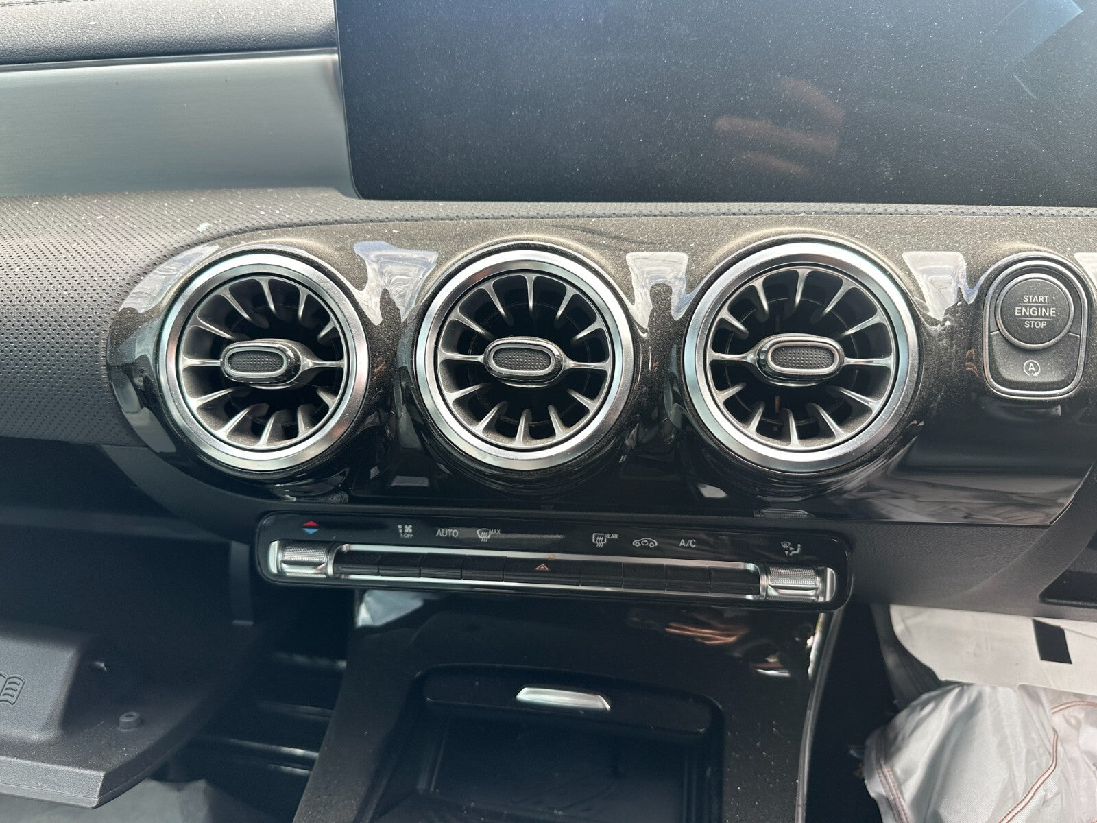2023 MERCEDES CLA C118 FRONT CENTRE MIDDLE 3 AIR VENT AIRVENTS & TRIM