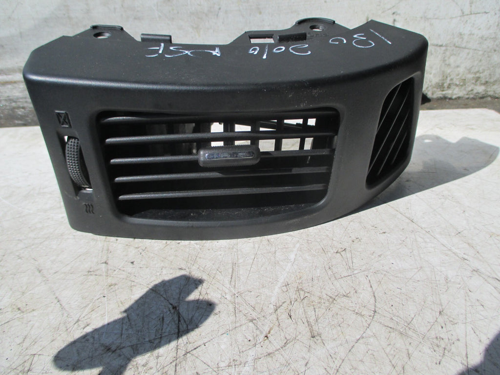 HYUNDAI I30 NSF PASSENGER SIDE FRONT AIR VENT 974802R000