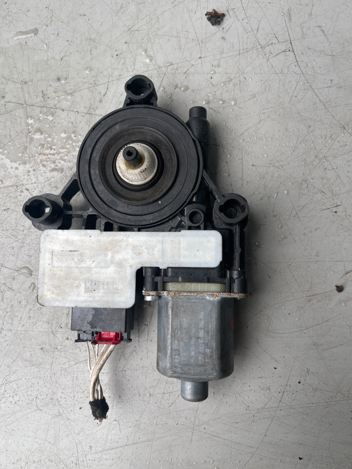 2016 VW TIGUNA PASSENGER SIDE WINDOW REGULATOR MOTOR 0130822725
