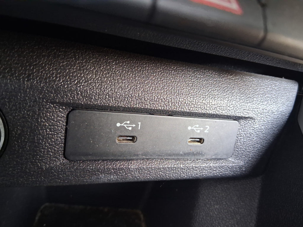 2023 AUDI A1 SPORT MK2 GB 12V POWER SOCKET USB PORT PANEL TRIM