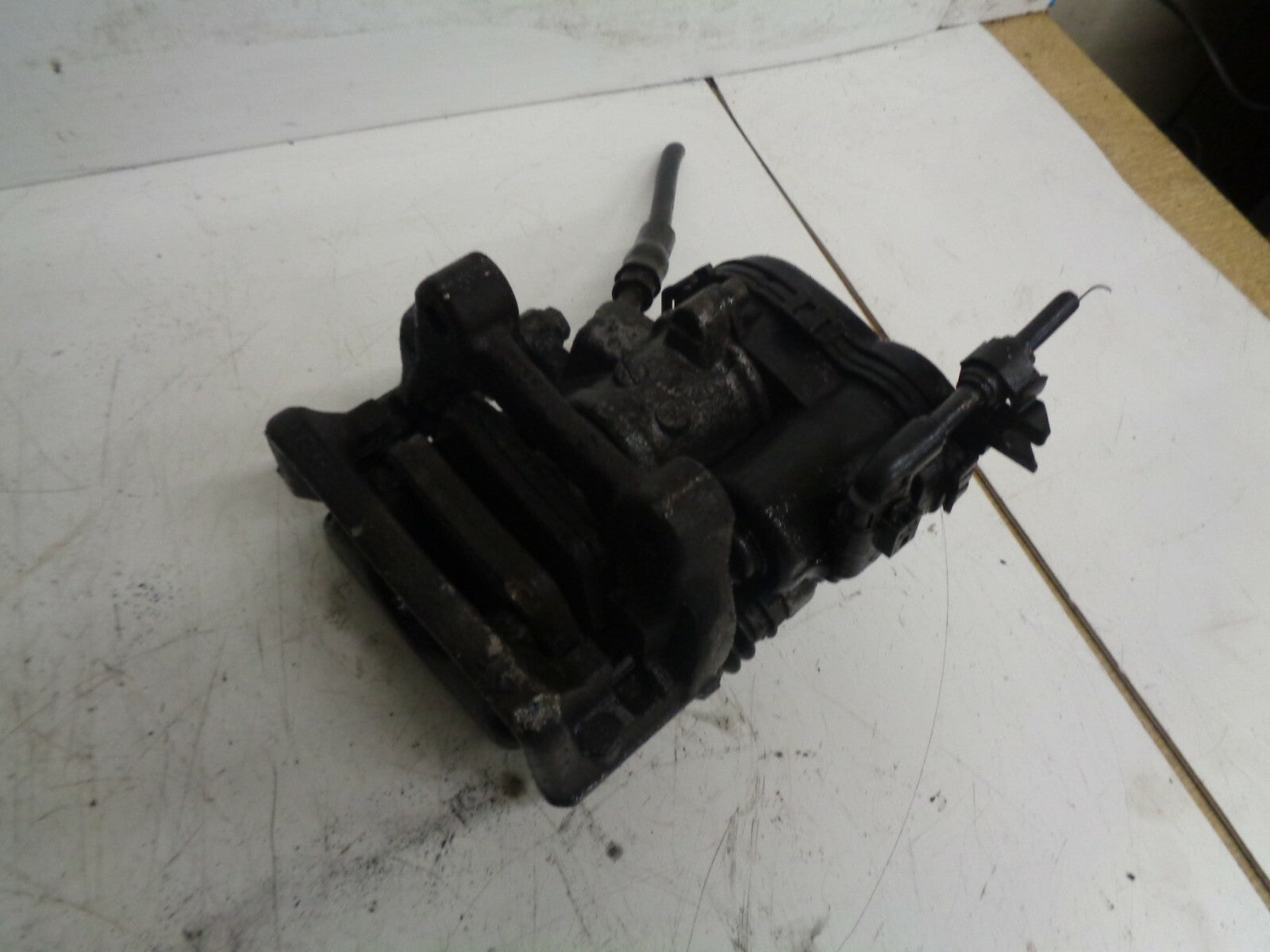 MERCEDES 2018 A CLASS W176 NSR PASSENGER SIDE REAR BRAKE CALIPER A2464232298