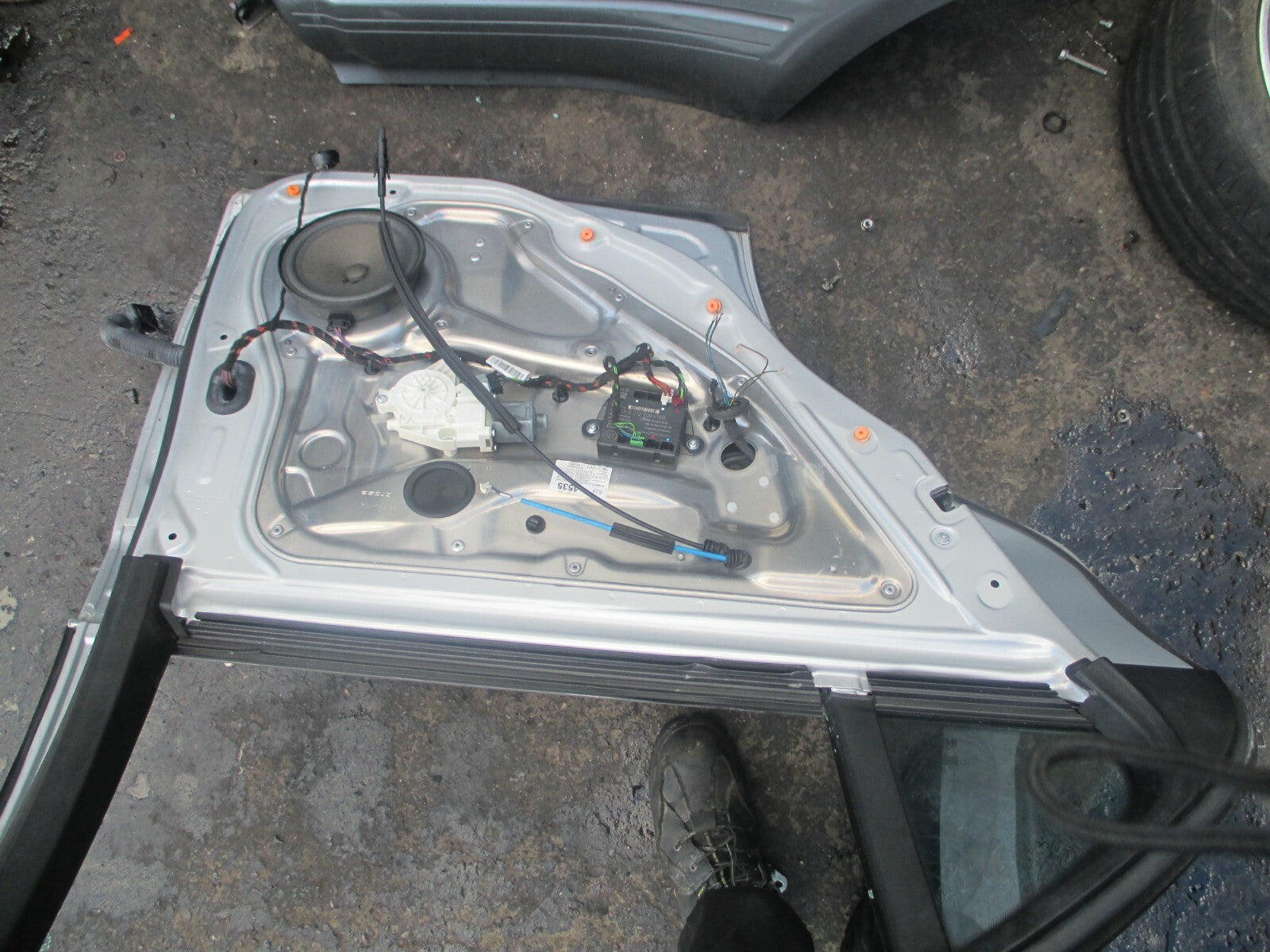 MERCEDES E CLASS W212 2010 NSR PASSENGER SIDE REAR DOOR REGULATOR LOCK SILVER