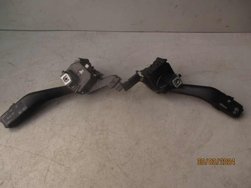 2005 VOLKSWAGEN GOLF MK5 WIPER AND INDICATOR STALKS 1K0953519A 1K0953513A