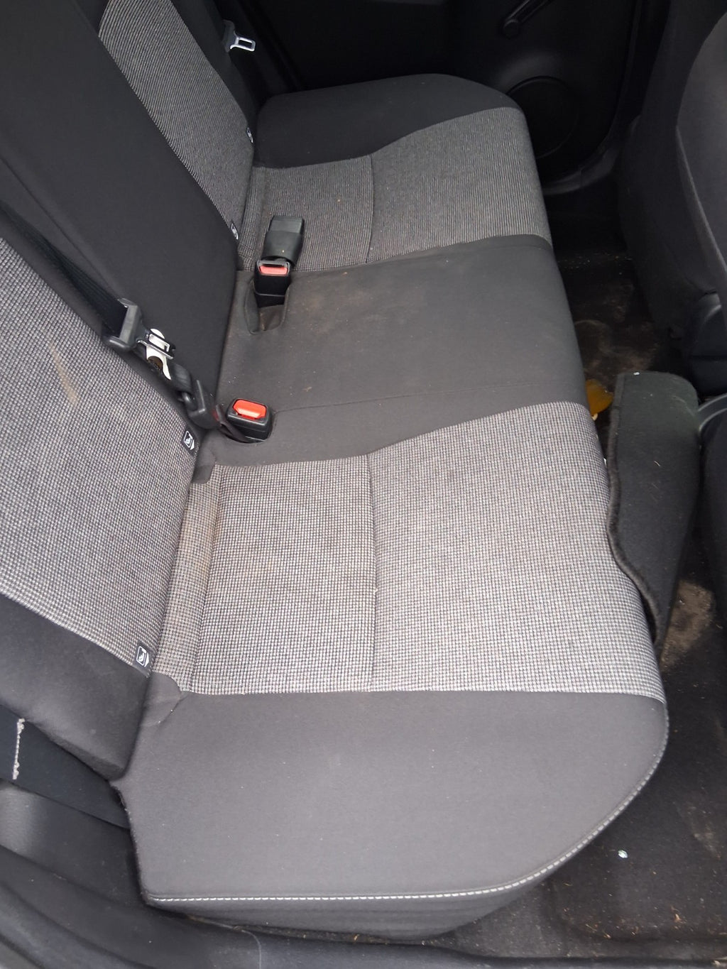 TOYOTA YARIS MK3 2019 REAR COMPLETE BACK AND BENCH SEATS SET FABRIC