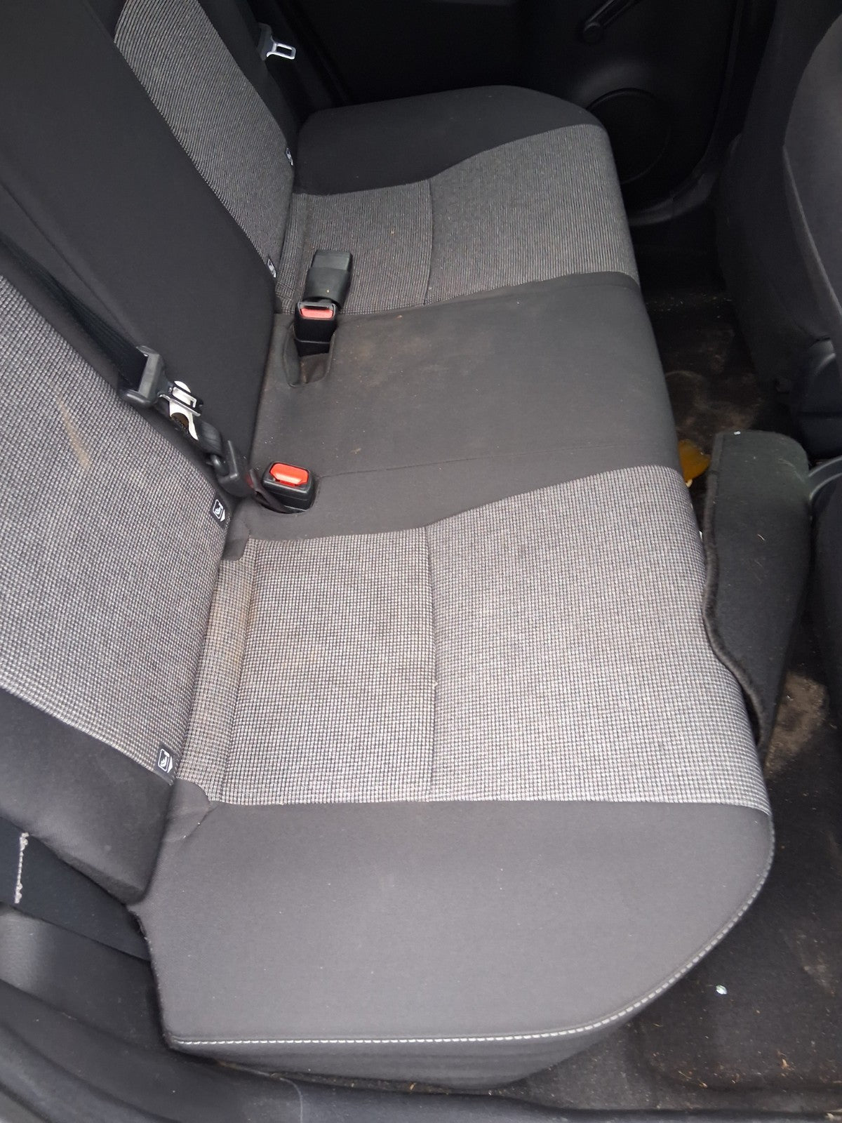 TOYOTA YARIS MK3 2019 REAR COMPLETE BACK AND BENCH SEATS SET FABRIC