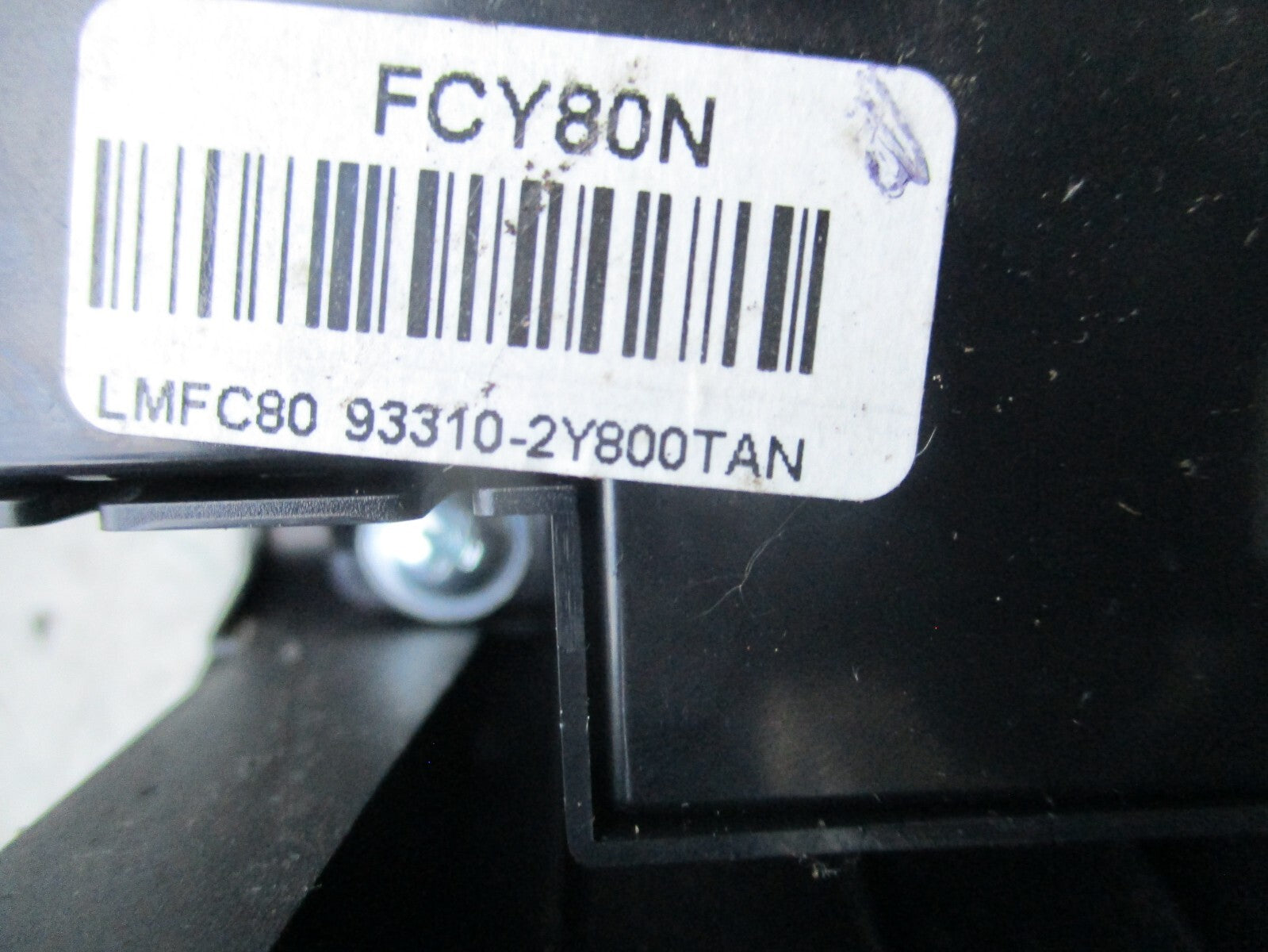 HYUNDAI IX35 2015 1.7 USB 12V PORT & HEATED SWITCH 933102Y800TAN