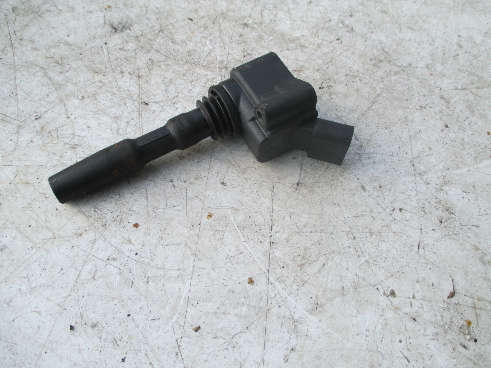 VW VOLKSWAGEN POLO 2017 1.2 PETROL ENGINE IGNITION COIL 04E905110E REF 2
