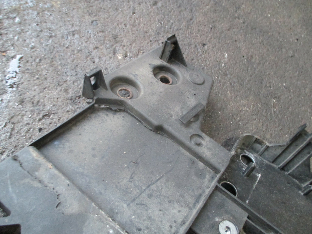 RENAULT SCENIC MK3 2012 FAN RADIATOR BRACKET ASSELMBLY 240111960R