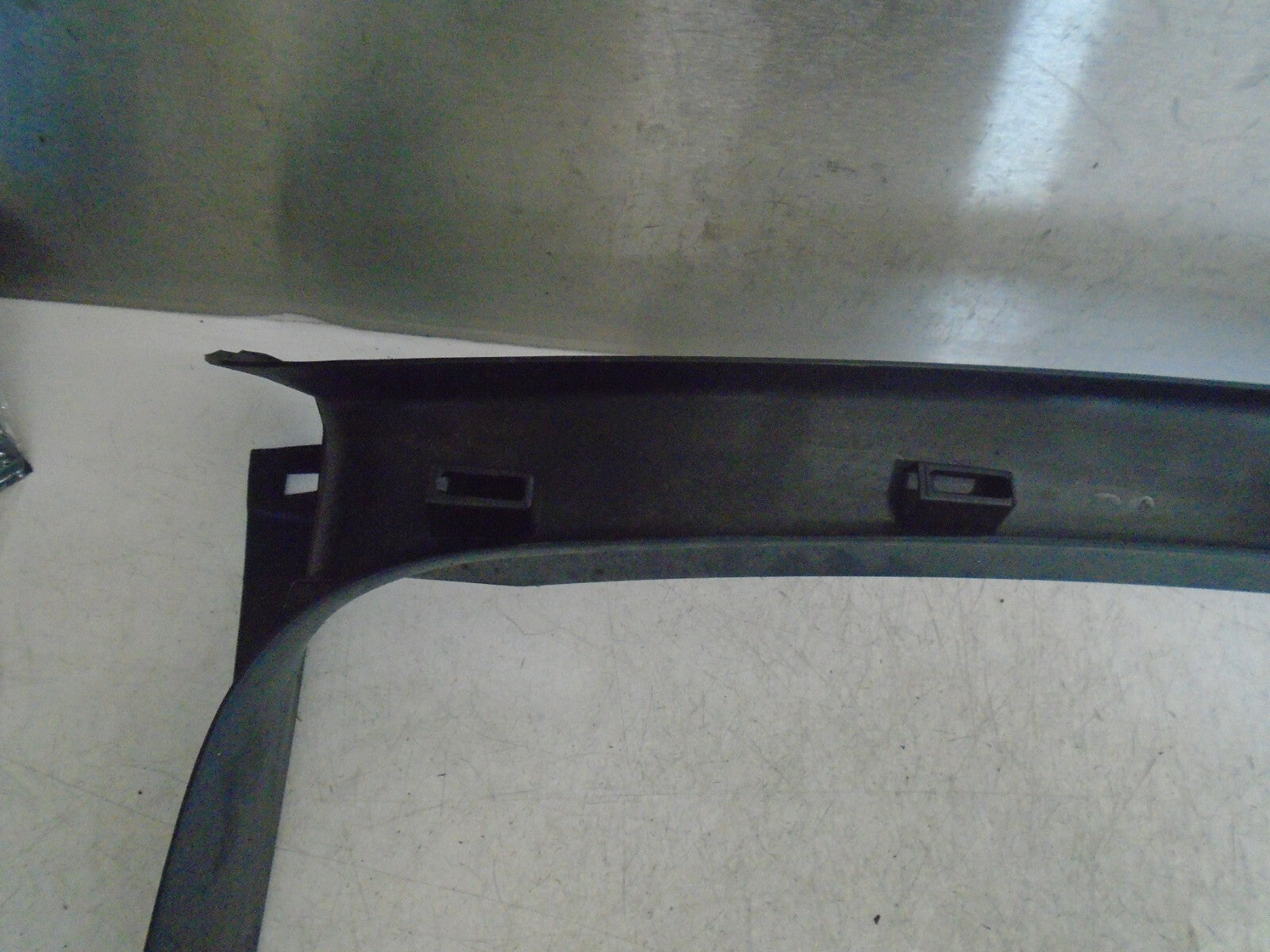 BMW GT 2016 REAR BOOT TAILGATE HATCH PLASTIC TRIM SURROUND 51497320721 201585-10