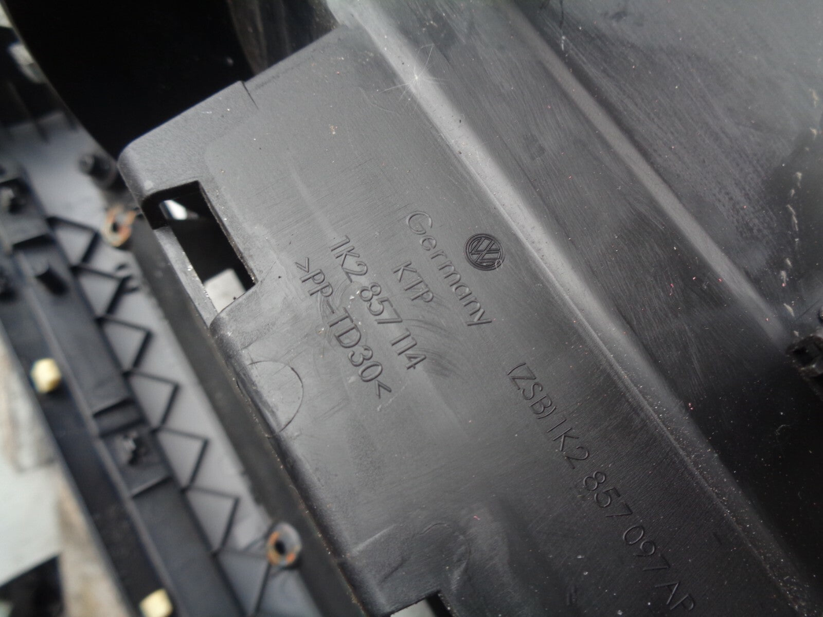 VW VOLKSWAGEN GOLF MK6 1.6 TDI GLOVEBOX STORAGE COMPARTMENT 1k2 857 097