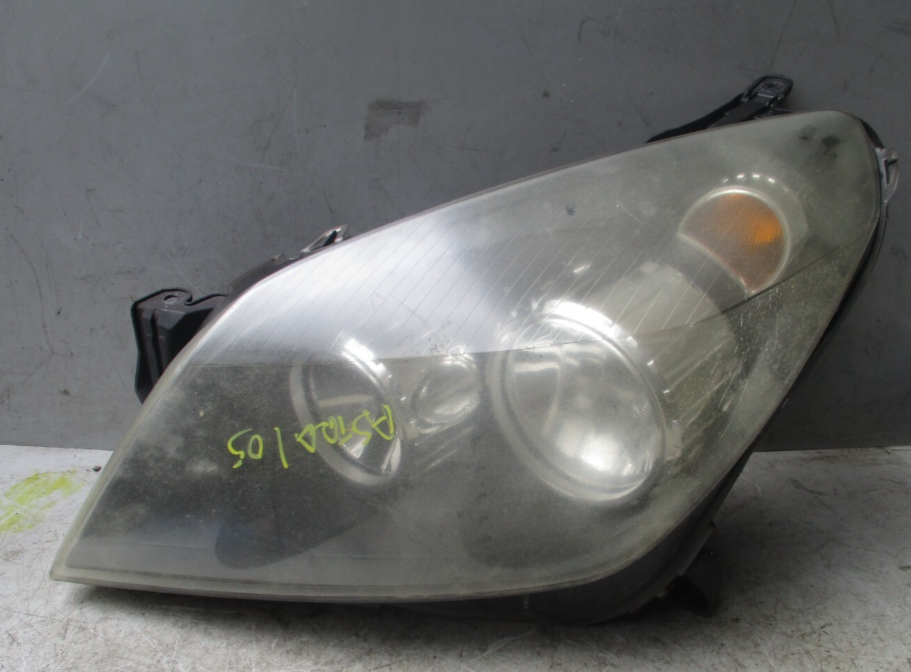 2005 VAUXHALL ASTRA H NSF PASSENGERS SIDE HEADLIGHT 1LG270370-33