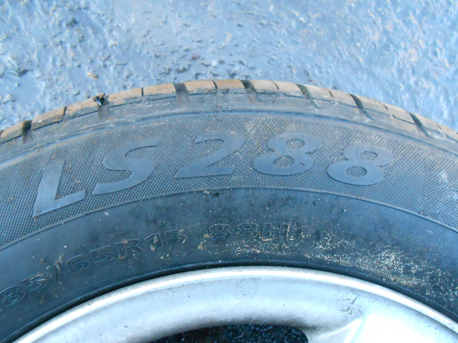 PEUGEOT 207 2009 5 SPOKE 4 STUD ALUMINIUM ALLOY WHEEL & TYRE 185/65 R15