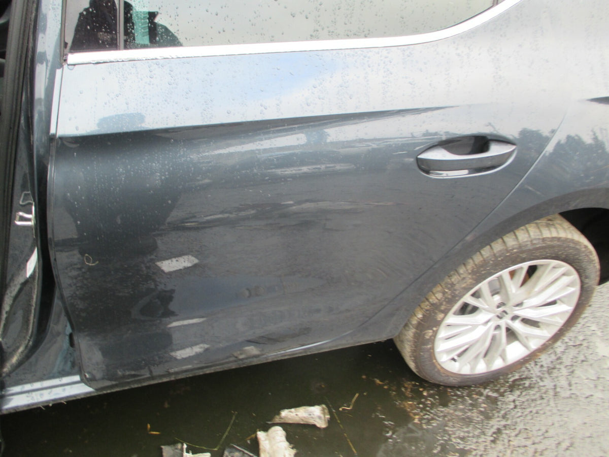 SEAT LEON 2021 MK4 NSR PASSENGER SIDE REAR DOOR COMPLETE GLASS REG LS7H GREY