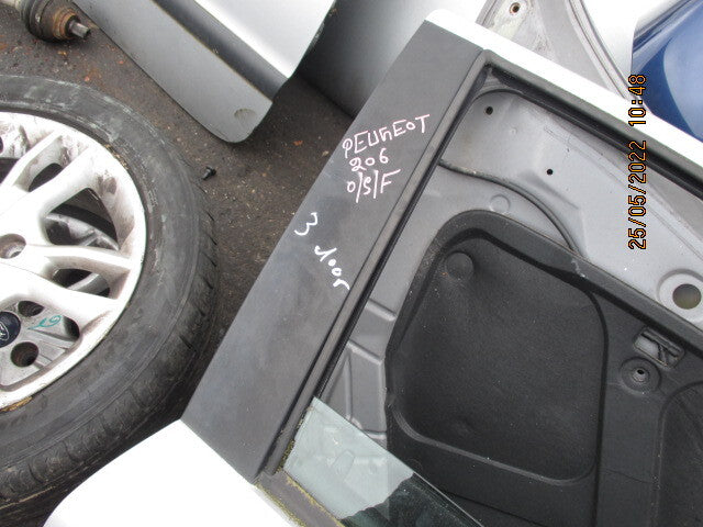 PEUGEOT 206 2005 3 DOOR OSF DRIVER SIDE COMPLETE DOOR SILVER