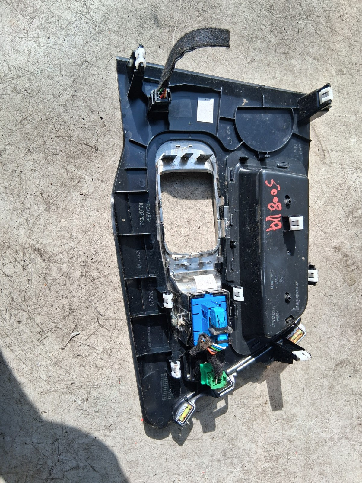 2019 PEUGEOT 5008 MK2 GEAR SELECTOR TRIM WITH PARKING BUTTON SWITCH 9810343177