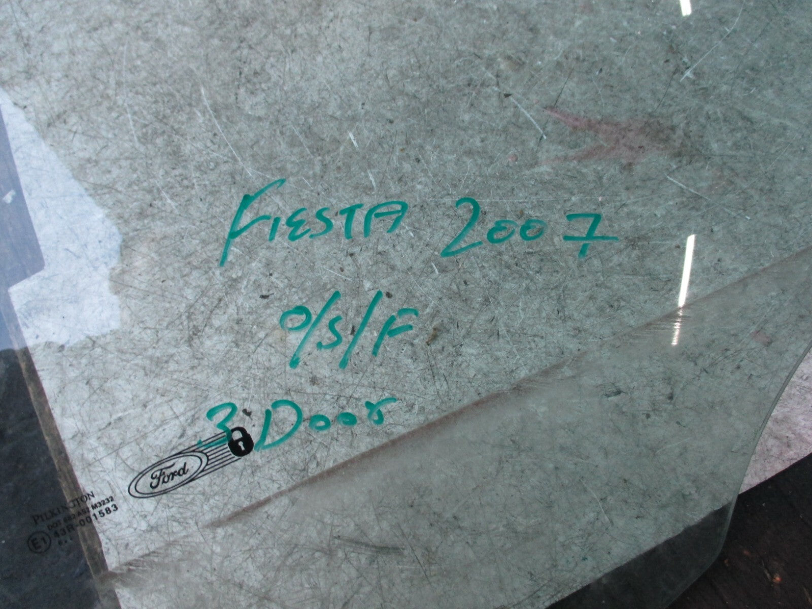 FORD FIESTA 2007 MK5 3 DOOR OSF FRONT DRIVER SIDE WINDOW GLASS