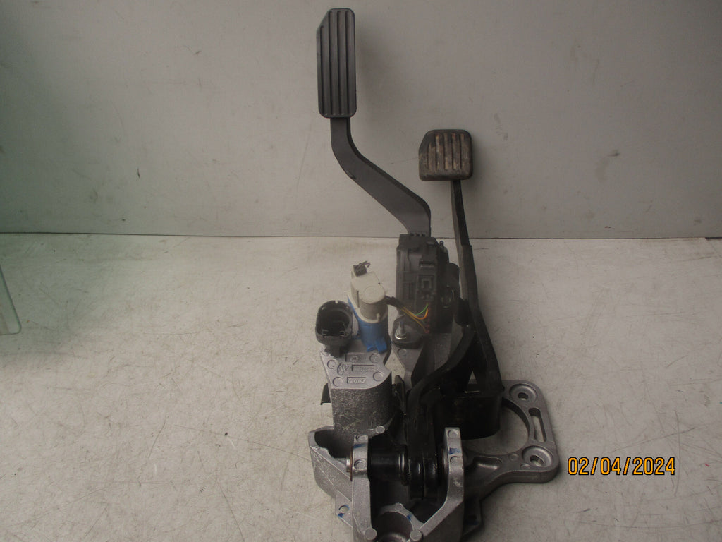 2015 RANGE ROVER EVOQUE L538 BRAKE AND ACCELERATOR PEDAL ASSEMBLY BJ329F836DB