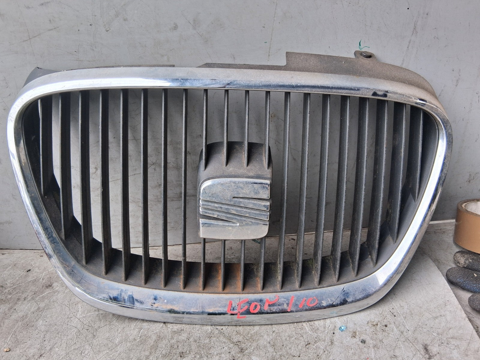2010 SEAT LEON MK2 FACELIFT FRONT BUMPER GRILLE & BAGDE CHROME GRILLE 1P0853654A