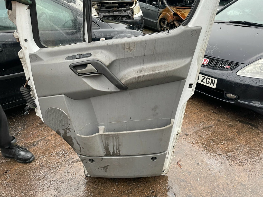MERCEDES SPRINTER W906 2013 MK2 OSF DRIVER SIDE FRONT DOOR WHITE