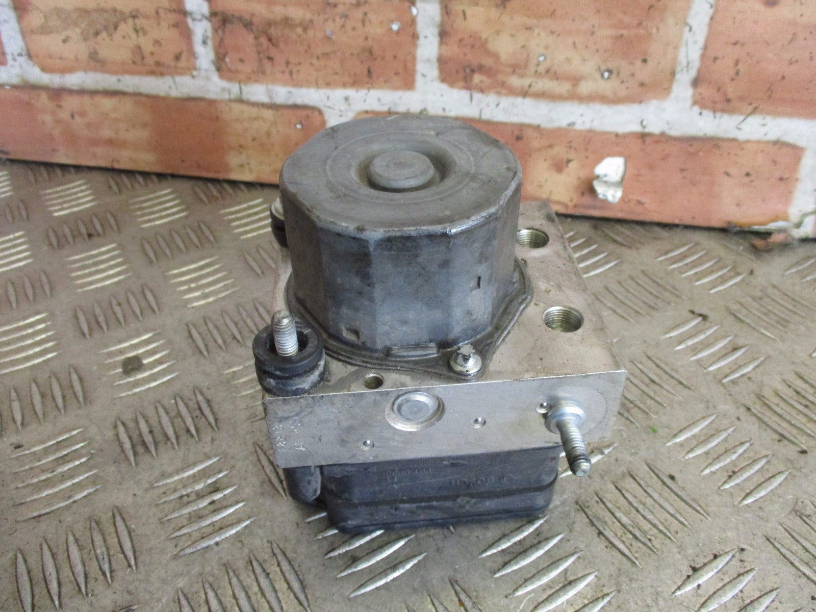AUDI A1 2013 1.6 TDI DIESEL ABS BRAKE PUMP & CONTROLLER MODULE 6R0907379BA