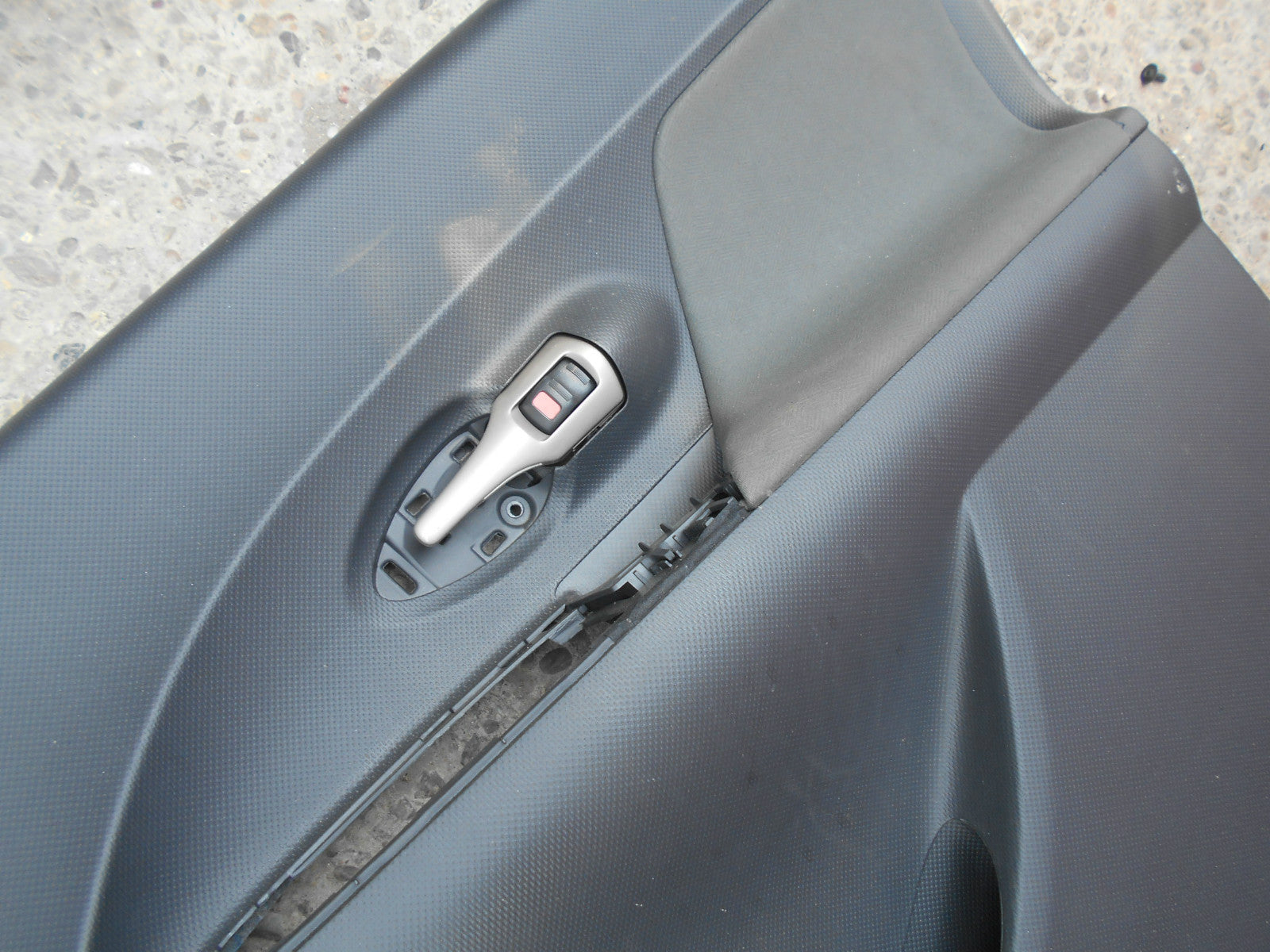 TOYOTA URBAN CRUISER MK2 2011 OSF DRIVER SIDE FRONT DOOR CARD & INTERIOR HANDLE