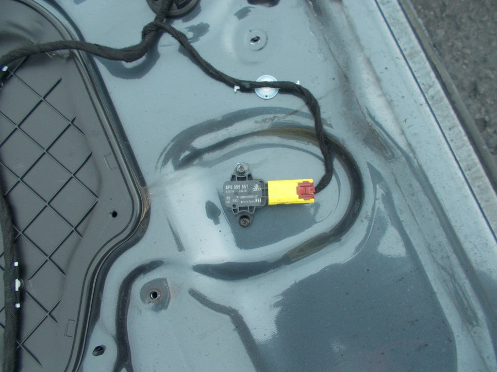 AUDI A3 8P FRONT OS/ DRIVER SIDE DOOR WITH DOOR CARD 8P4837630