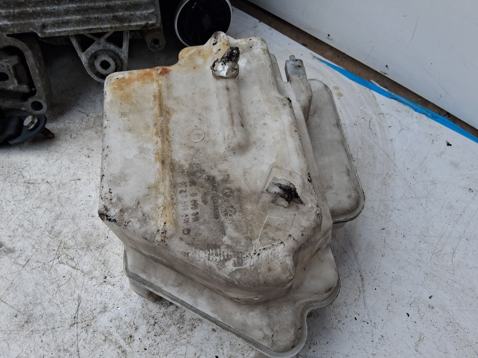 2008 MERCEDES B CLASS W245 FRONT WINDSCREEN WASHER BOTTLE TANK 1698690220