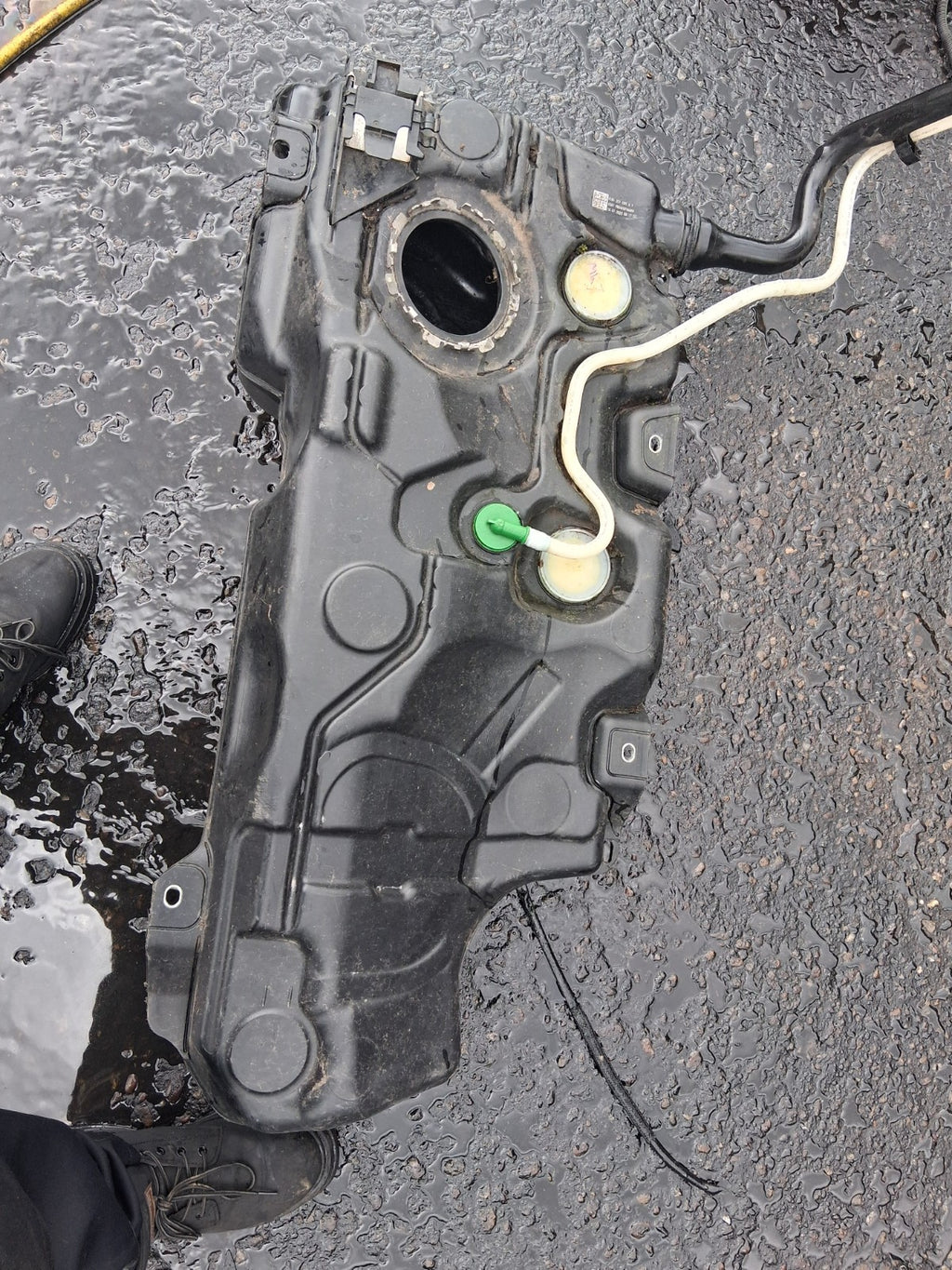 2023 VW VOLKSWAGEN GOLF MK8 1.5 PETROL FUEL PUMP FUEL TANK 5WA201085