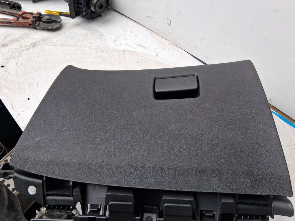 2013 VAUXHALL ASTRA J FRONT STORAGE COMPARTMENT GLOVEBOX 13373797
