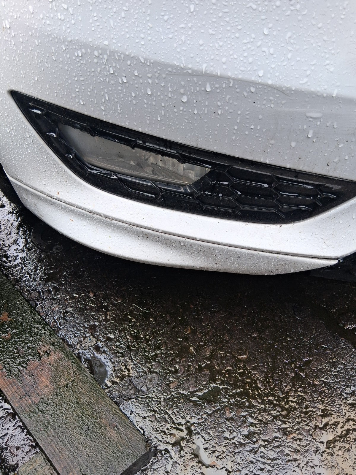 2017 FORD FOCUS MK3 ST LINE COMPLETE FRONT BUMPER WITH FOG GRILL BADGE GRILLE