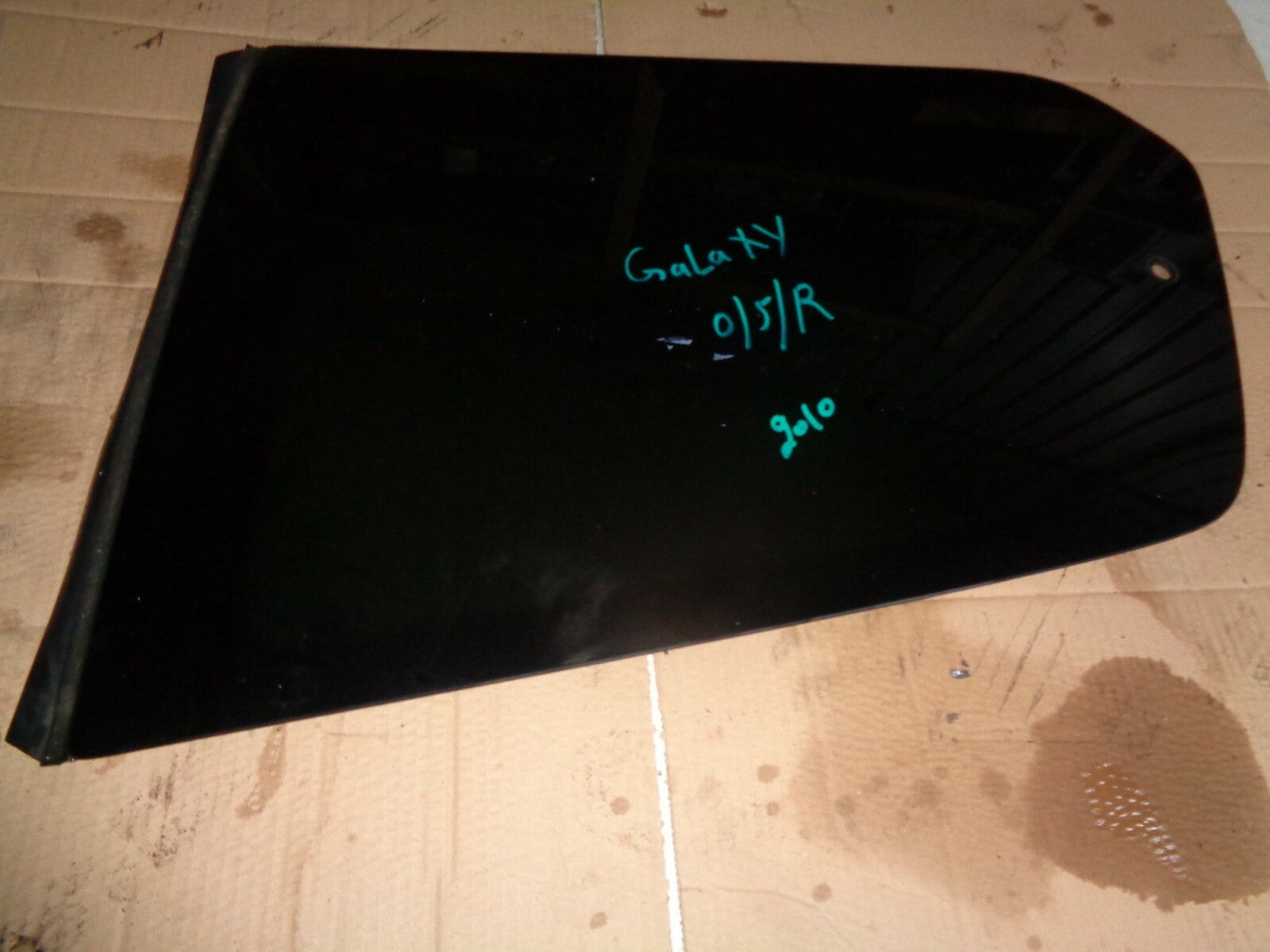 FORD GALAXY 2010 OSR DRIVER SIDE REAR DOOR QUARTER PANEL WINDOW GLASS