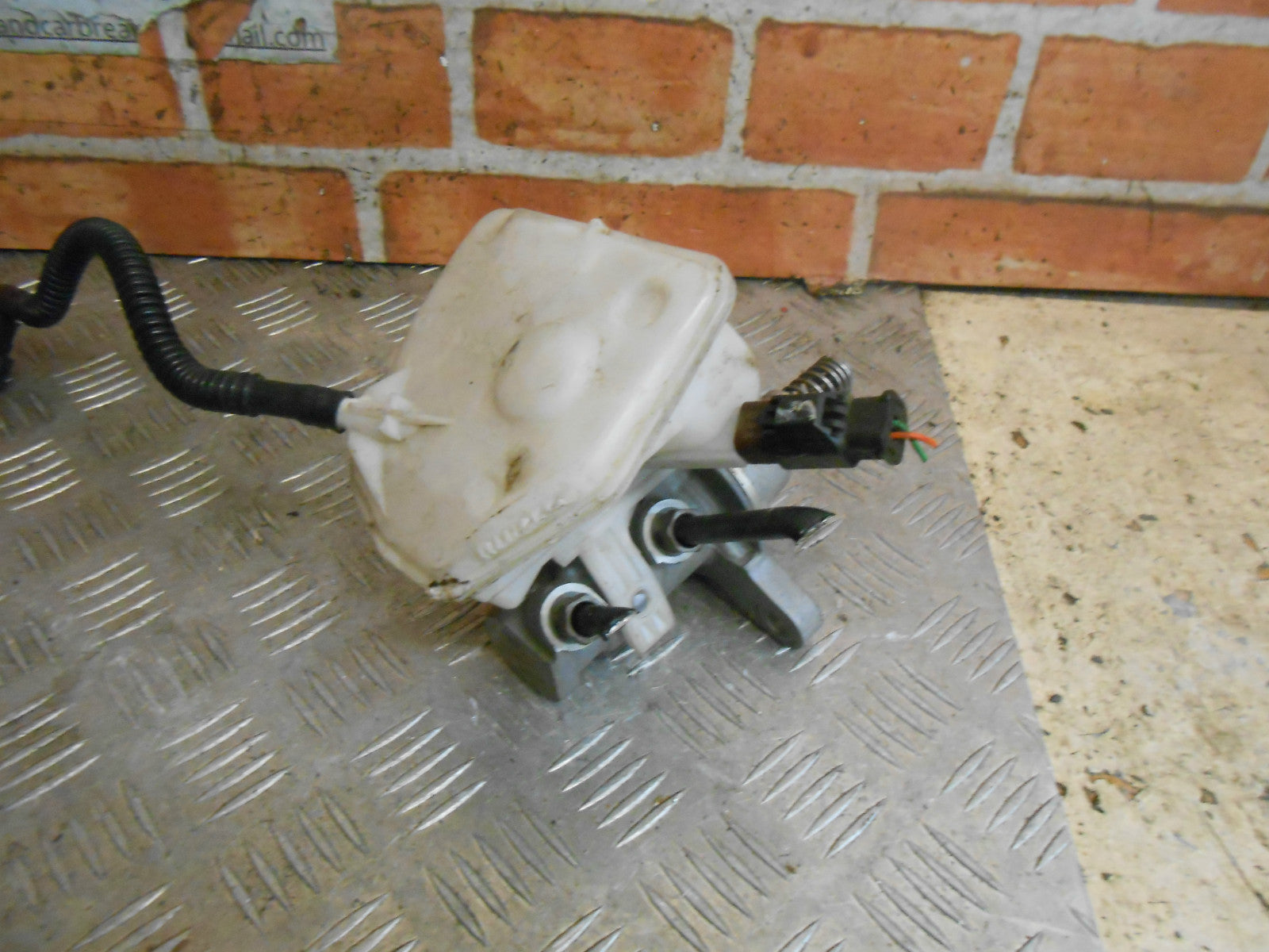 CITROEN C4 MK2 2012 BRAKE MASTER CYLINDER RESERVOIR BOTTLE TANK Y24879