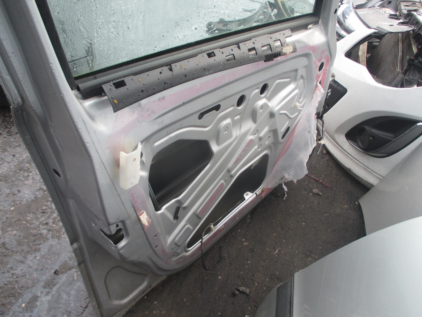 VAUXHALL ZAFIRA B 2007 NSF PASSENGER SIDE FRONT DOOR SILVER