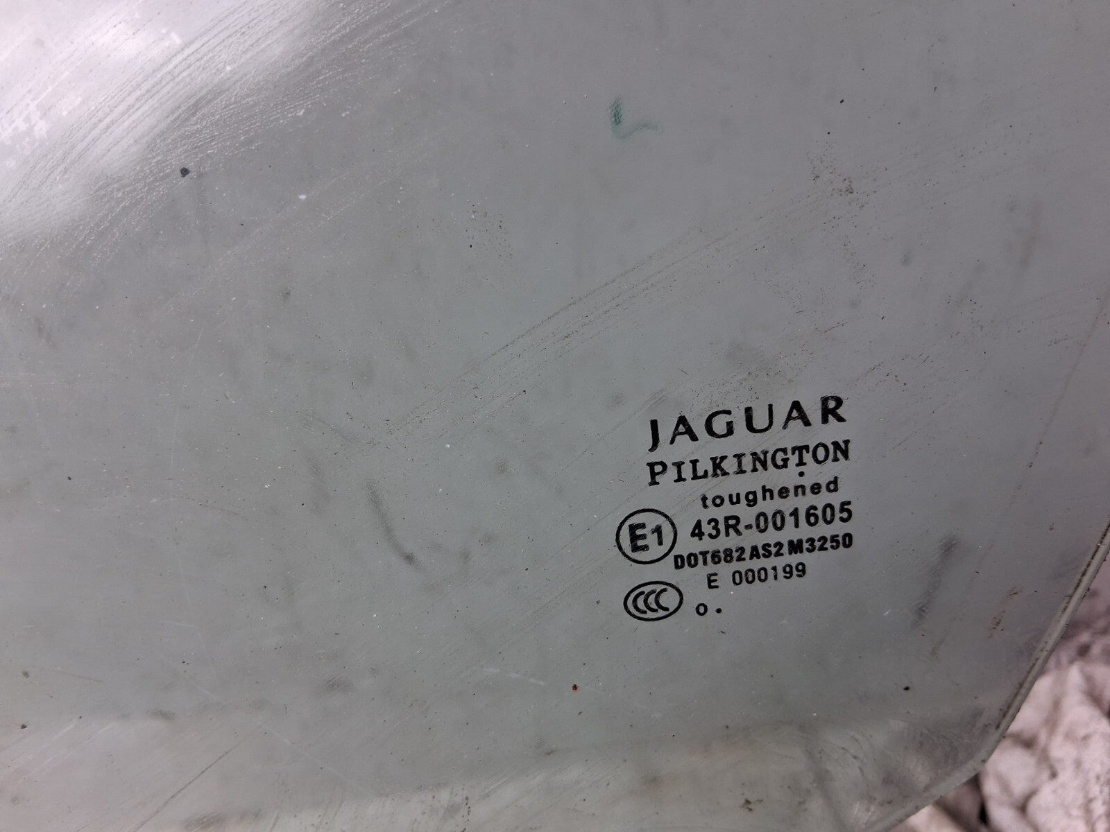 2009 JAGUAR XF X250 NSF PASSENGER SIDE FRONT LEFT WINDOW GLASS 43R001605