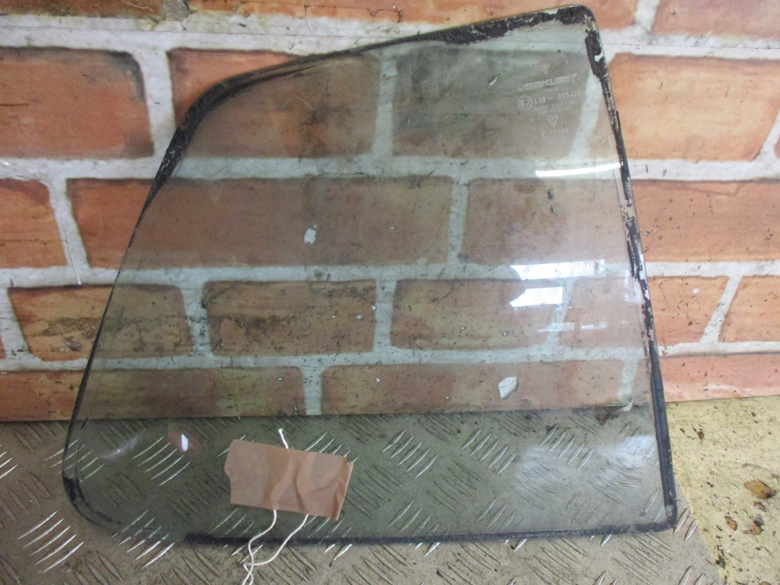 PORSCHE 924 924S 944 COUPE OSR DRIVER SIDE REAR QUARTER WINDOW GLASS
