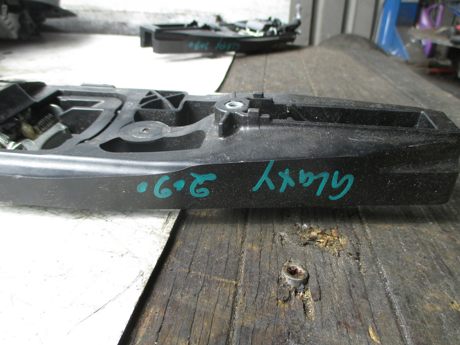 FORD GALAXY MK4 2020 NS PASSENGER DOOR HANDLE BRACKET ASSEMBLY EM2B-R224N03-BC