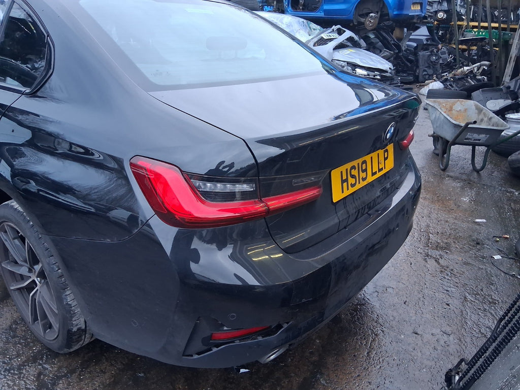 2019 BMW 3 SERIES SALOON G20 REAR COMPLETE BUMPER BLACK SAPPHIRE METALLIC 475