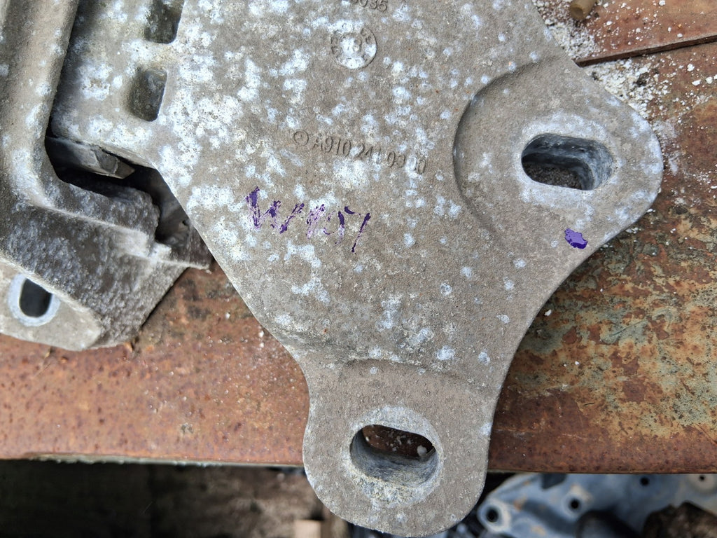 2019 MERCEDES BENZ SPRINTER W907 2.1 DIESEL FWD ENGINE MOUNT A9102410000