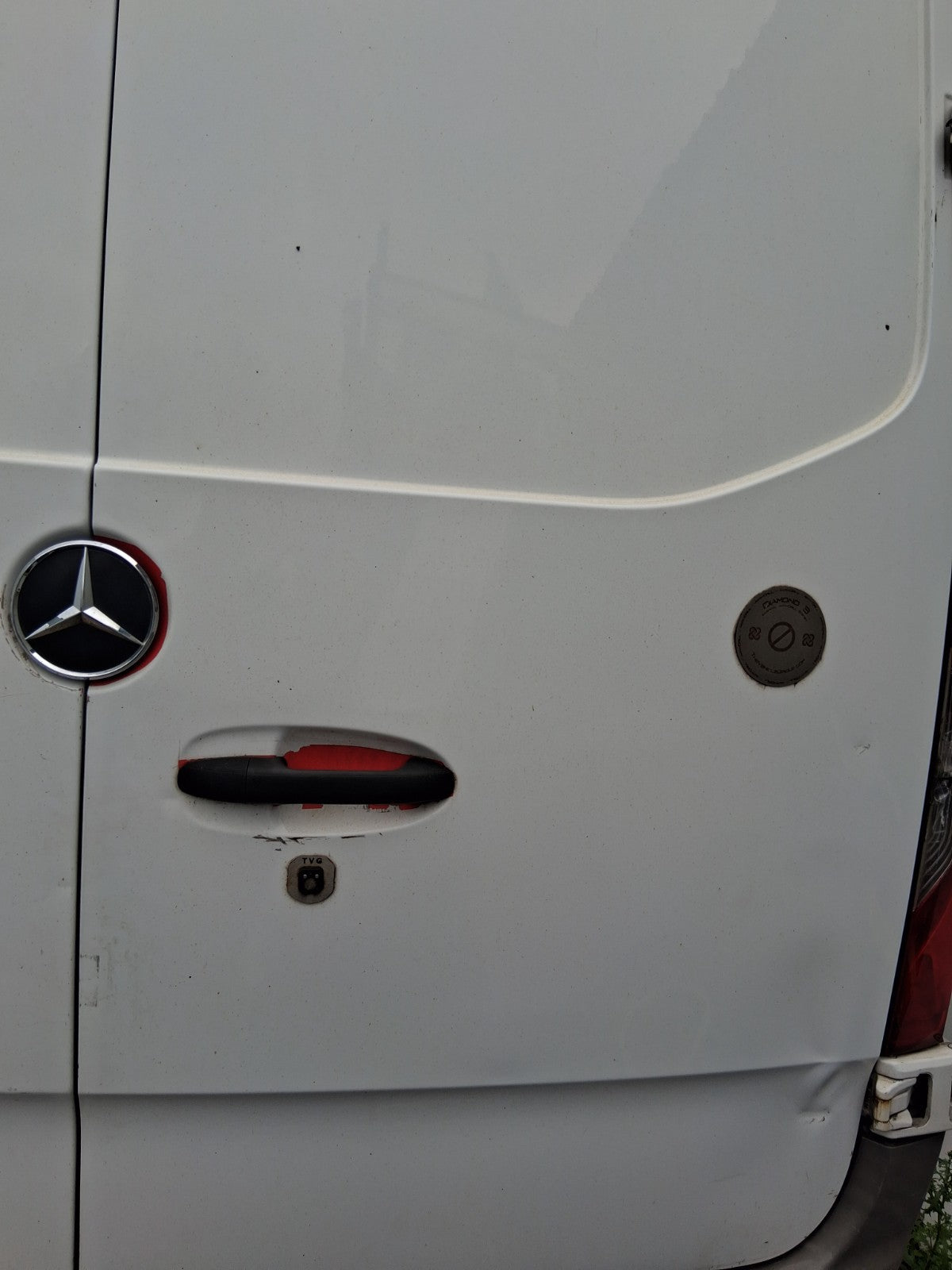 2018 MERCEDES BENZ SPRINTER W907 OSR DRIVER SIDE COMPLETE REAR RIGHT DOOR WHITE