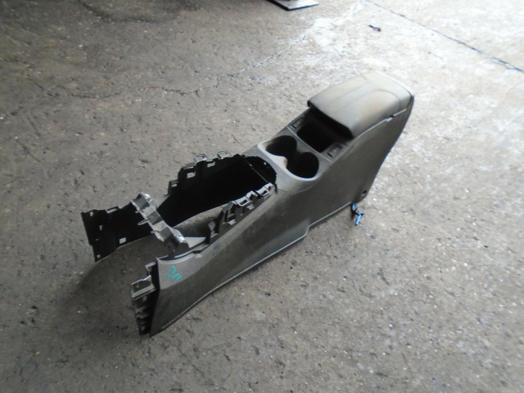 NISSAN QASHQAI J11 MK2 LOWER CENTRE CONSOLE ARMREST TRIM