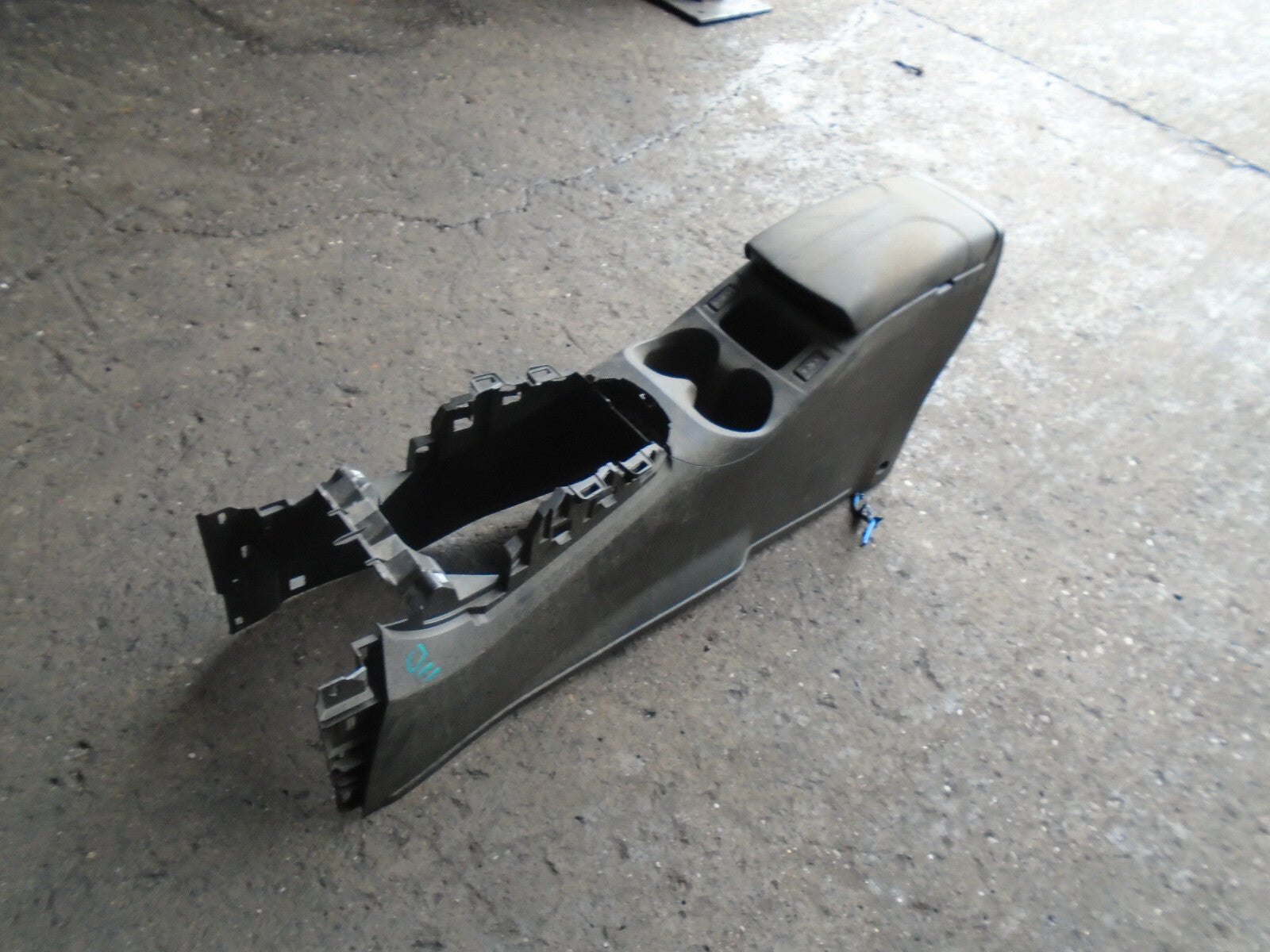 NISSAN QASHQAI J11 MK2 LOWER CENTRE CONSOLE ARMREST TRIM