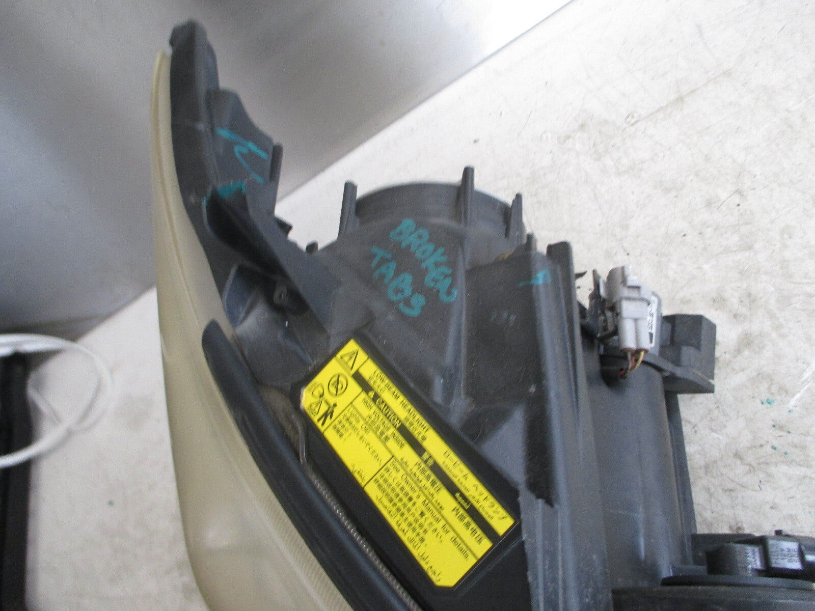 TOYOTA ESTIMA 2011 OSF DRIVER SIDE FRONT HEADLIGHT HEADLAMP BALLAST 8596720011