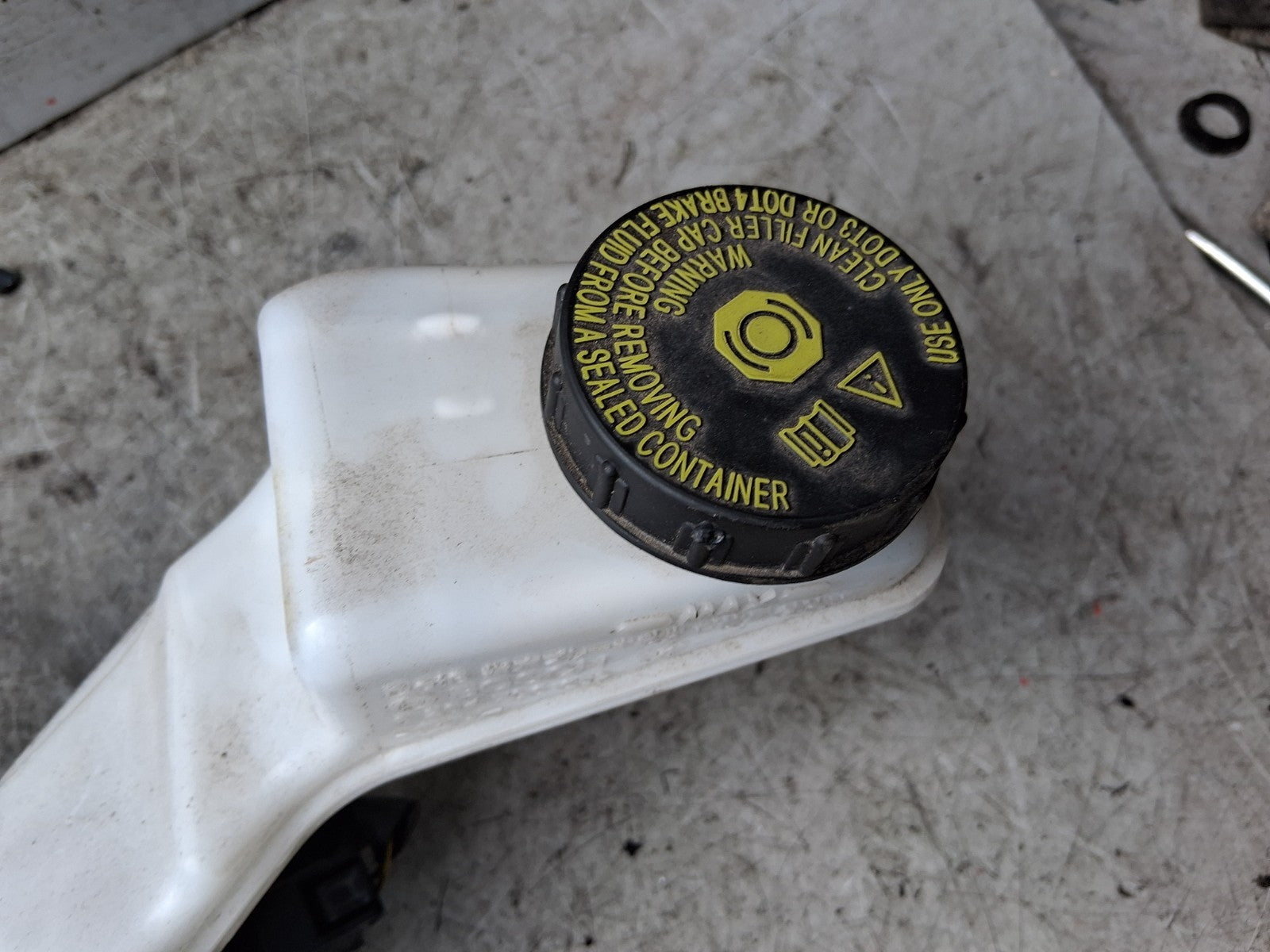 2020 NISSAN QASHQAI J11 MK2 BRAKE FLUID RESERVOIR 0204796652