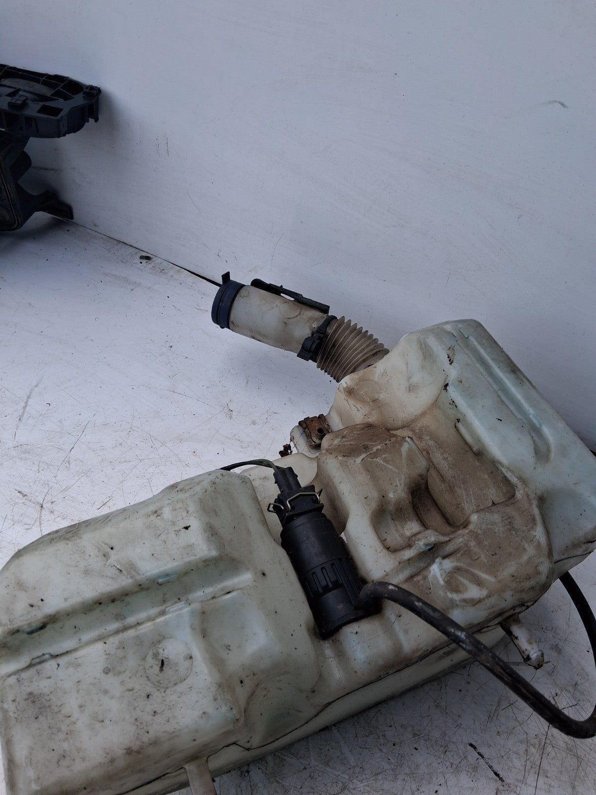 2016 PEUGEOT BOXER FRONT WINDSCREEN WASHER BOTTLE TANK B805