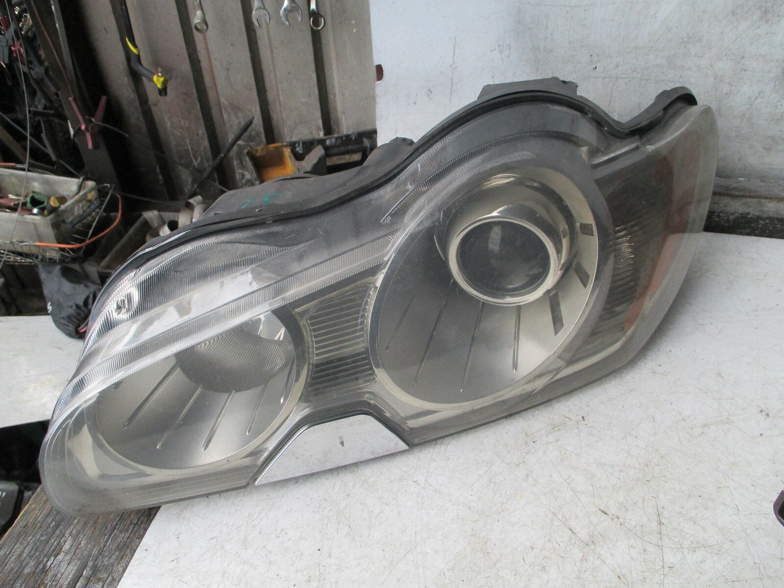 JAGUAR XF 2010 NSF PASSENGER SIDE FRONT HEADLIGHT HEADLAMP DAMAGED