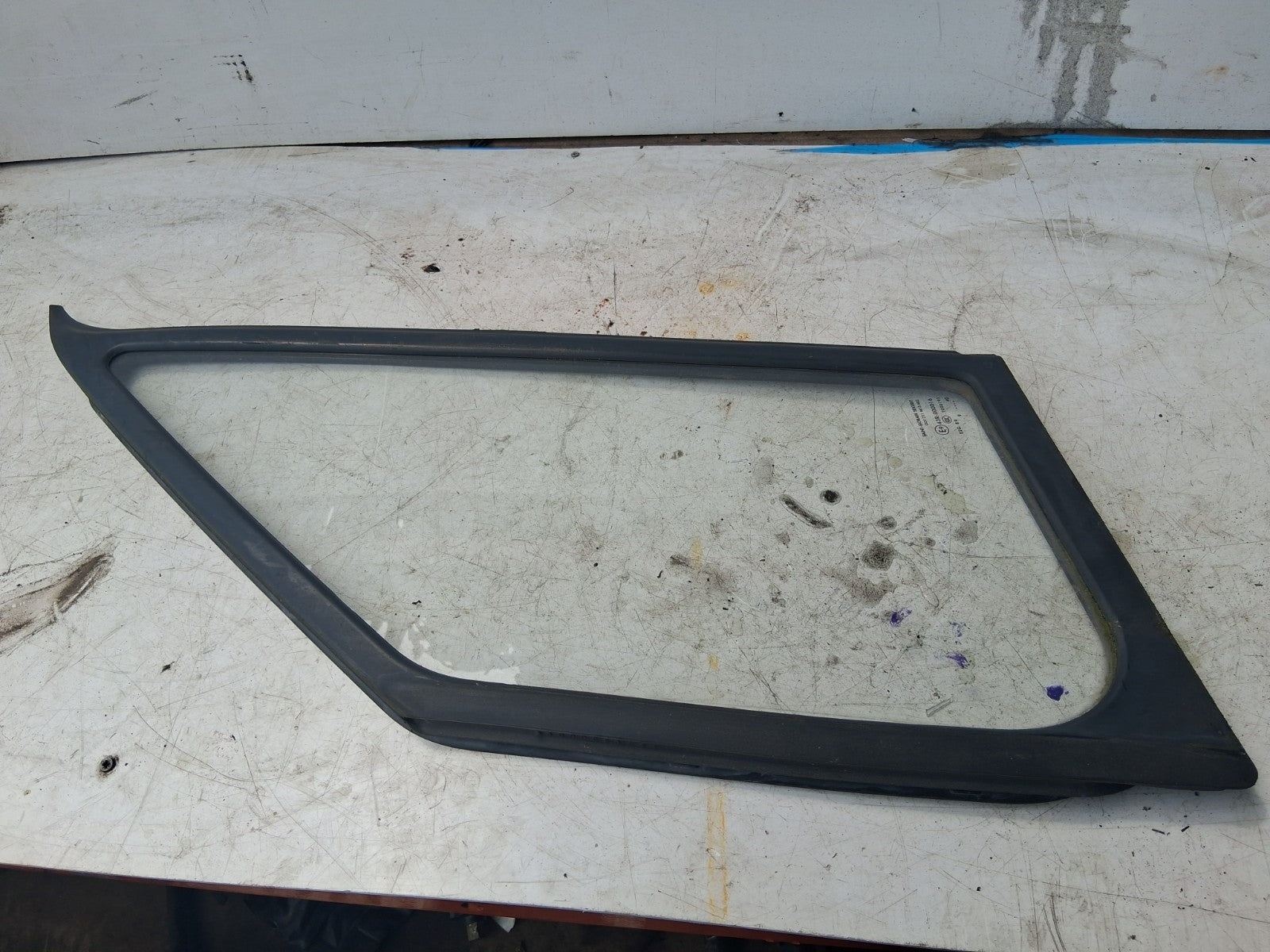 2016 MERCEDES BENZ SPRINTER W906 NSF PASSENGER SIDE FRONT QUARTER WINDOW GLASS