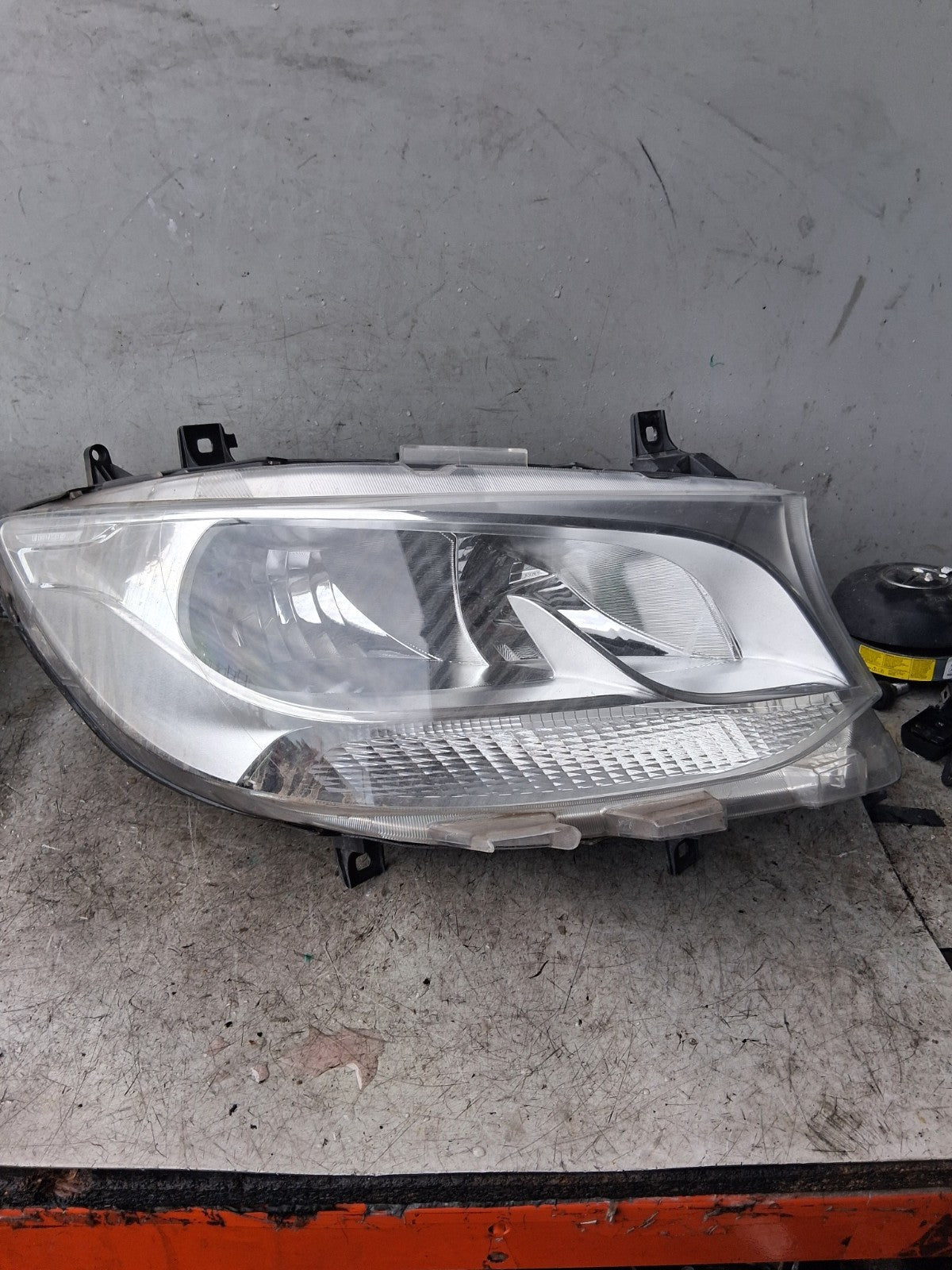 2024 MERCEDES BENZ SPRINTER OSF DRIVER SIDE FRONT HEADLIGHT A9109060300