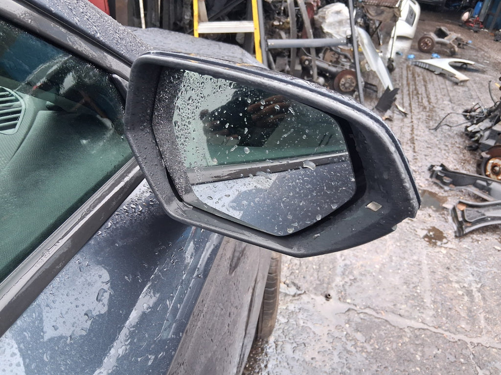 2022 SEAT LEON MK4 OSF DRIVER SIDE FRONT RIGHT ELECTRIC WING MIRROR GREY