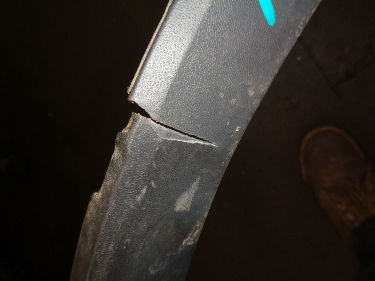 VW VOLKSWAGEN TIGUAN MK2 2019 PASSENGER REAR WHEEL ARCH TRIM 5NA854819J DAMAGED