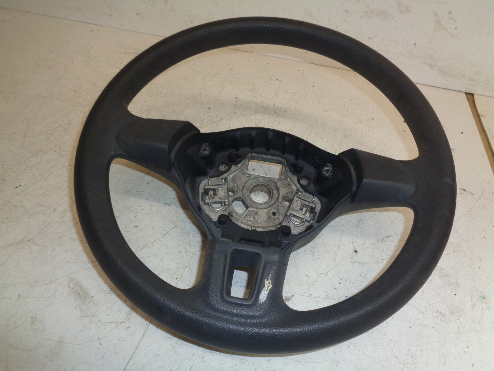 VW VOLKSWAGEN POLO 2014 6R 1.2 PETROL 3 SPOKE STEERING WHEEL 6R04190910